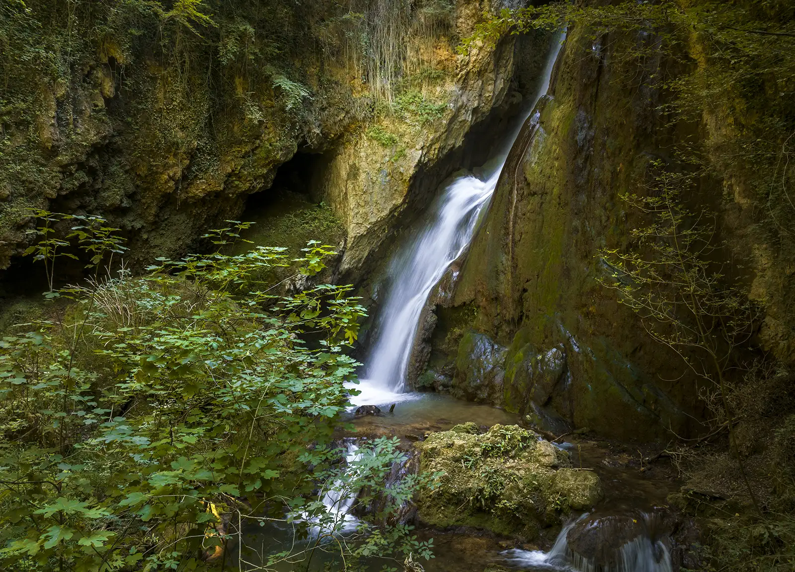 cascate-del-menotre-pale