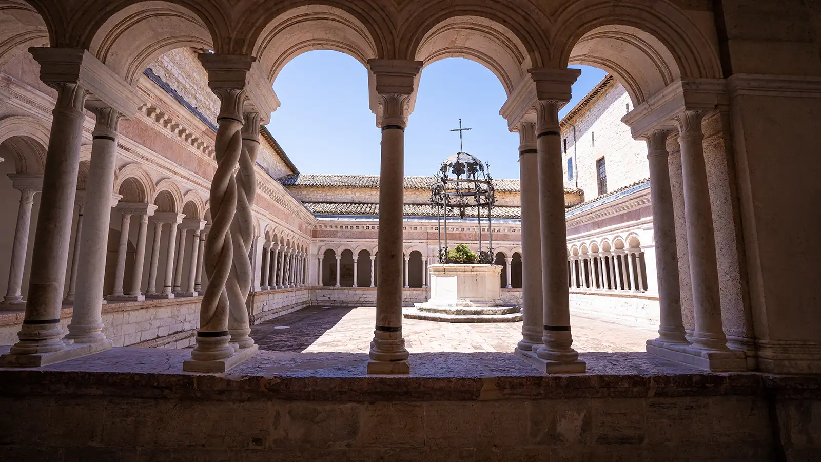 chiostro-abbazia-sassovivo